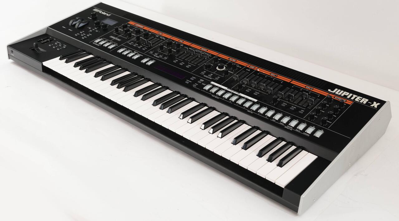 リューン ヨシダ Second Hand Roland Jupiter X Synthesizer 123 - Andertons Music Co.